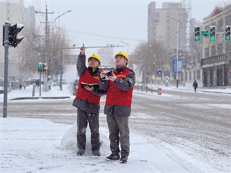 浴“雪”奋战不停歇